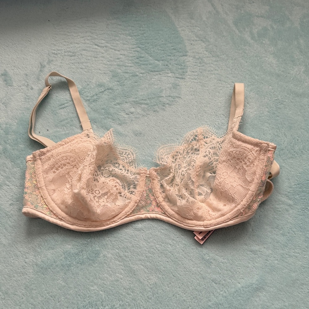 Victoria's Secret Lace Underwire Bra - Cream